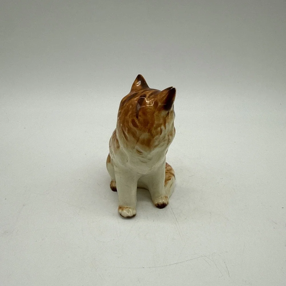Orange Tabby Cat Ceramic Figurine Blue Eyes Glazed Sitting Porcelain Vintage 3
